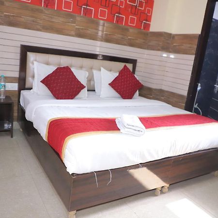 Hotel Aditya Residency Near Sector 63 Metro Station Noida Buitenkant foto