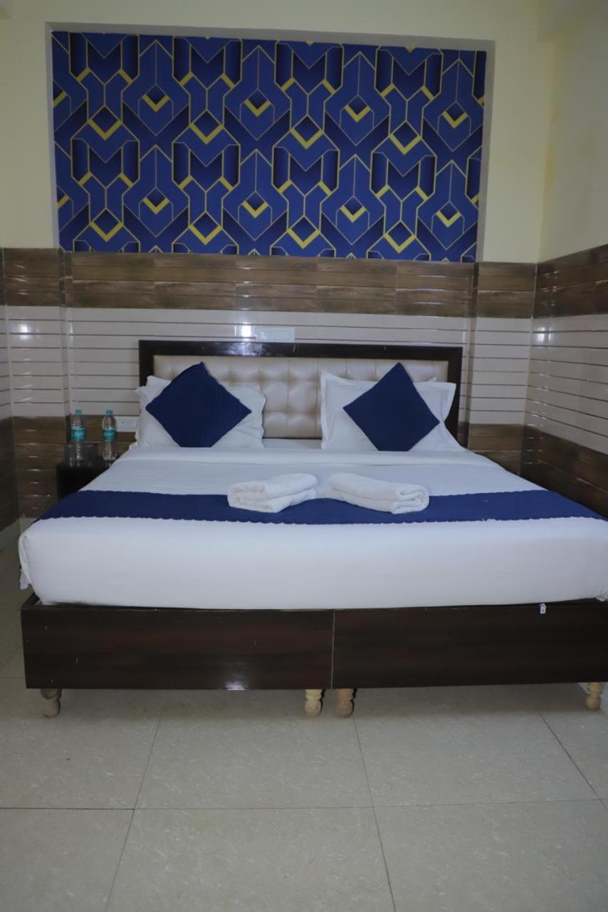Hotel Aditya Residency Near Sector 63 Metro Station Noida Buitenkant foto