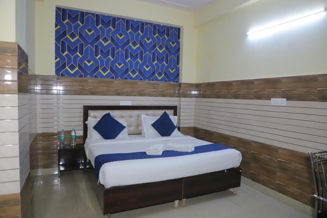 Hotel Aditya Residency Near Sector 63 Metro Station Noida Buitenkant foto