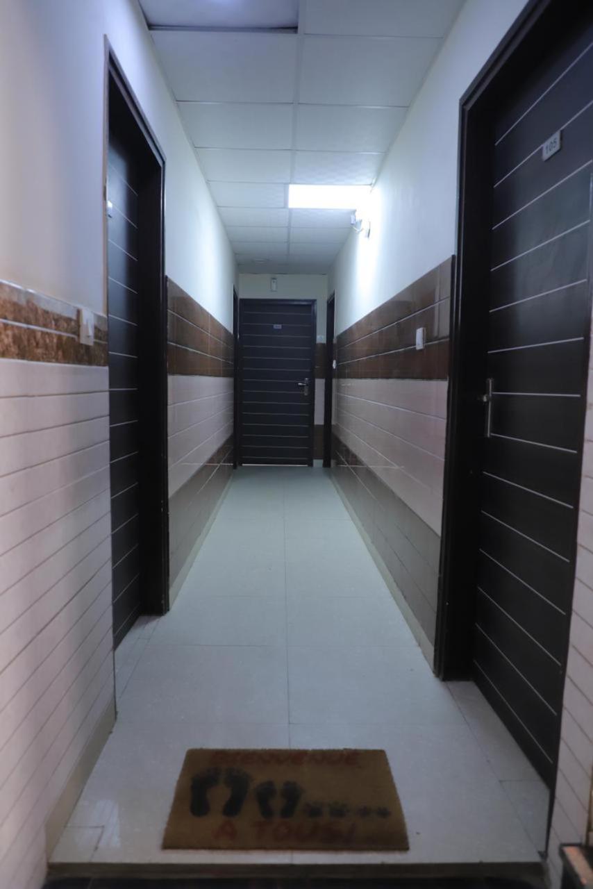 Hotel Aditya Residency Near Sector 63 Metro Station Noida Buitenkant foto