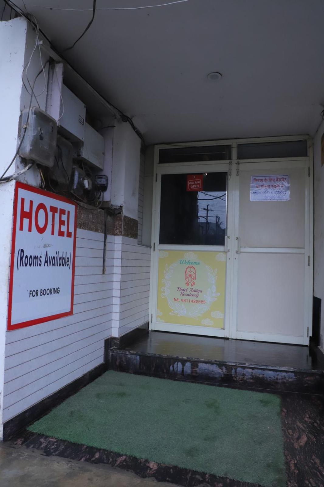 Hotel Aditya Residency Near Sector 63 Metro Station Noida Buitenkant foto