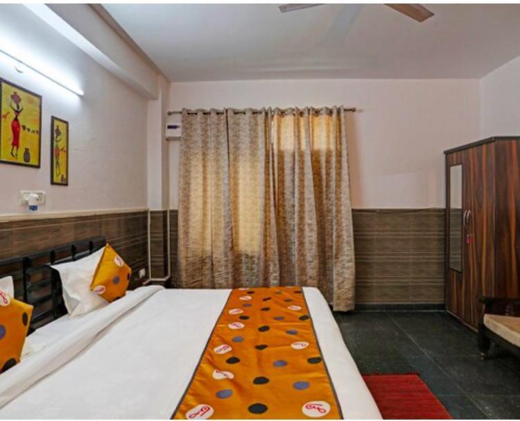 Hotel Aditya Residency Near Sector 63 Metro Station Noida Buitenkant foto
